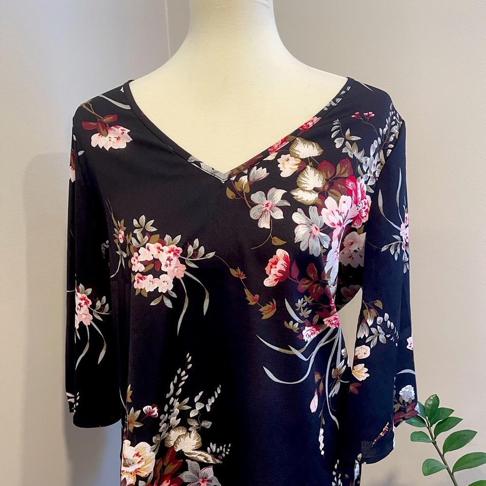 3/4 sleeve work blouse- floral with flared sleeves